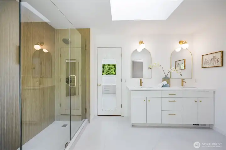 Luxury spa-like primary ensuite Luxury spa-like primary ensuite