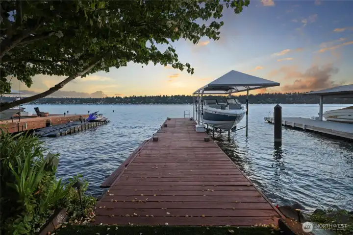 A truly exceptional waterfront offering in one of Kirkland’s most sought-after neighborhoods.