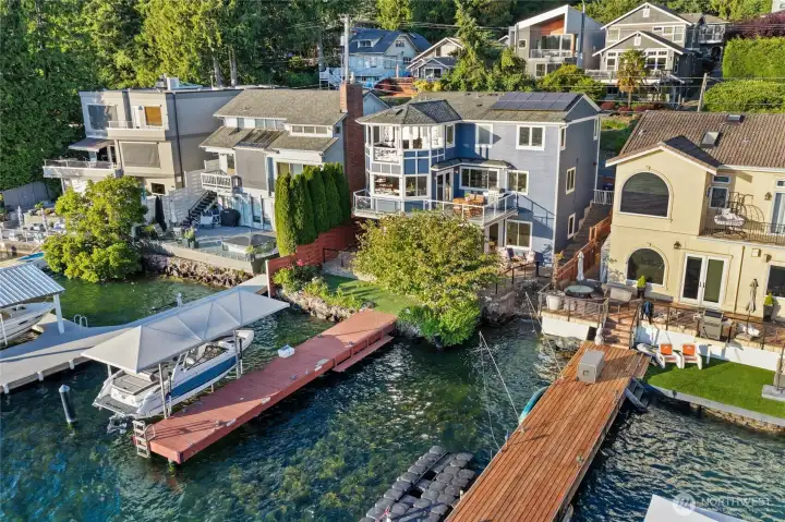 . Ideally located near St. Edward State Park, Inglewood Golf Club, and neighborhood amenities, with access to highly acclaimed Lake Washington schools including Sandburg Elementary and Finn Hill Middle School.