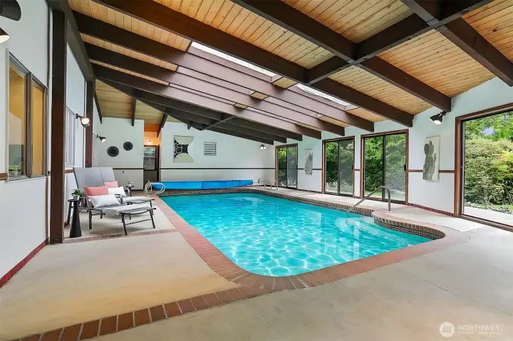 Indoor pool ready for all the parties. Indoor pool ready for all the parties.