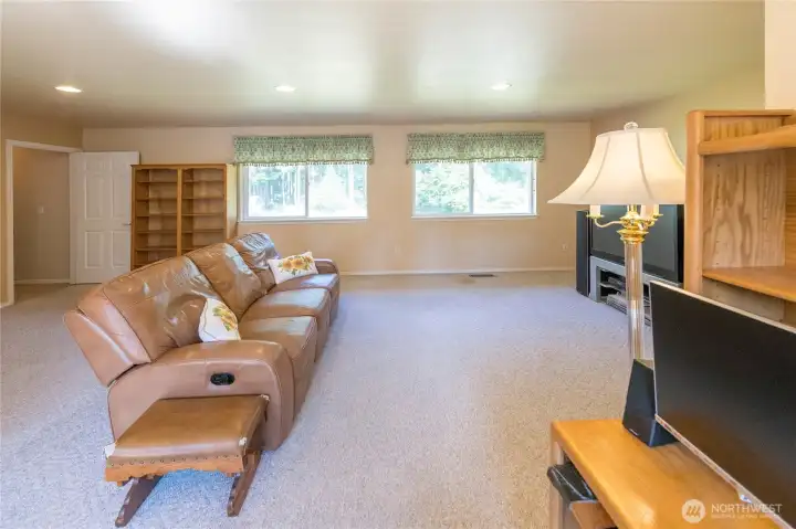 HUGE BONUS ROOM!!!! So many options