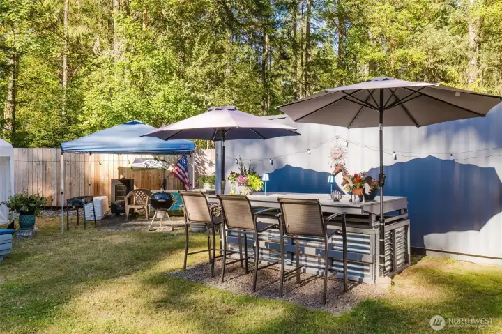 Large bar for entertaining everyone! Large bar for entertaining everyone!