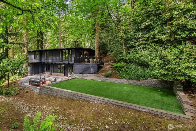Expansive and private lot that integrates home and nature