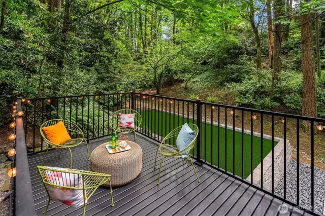 Deck with access from the dining area