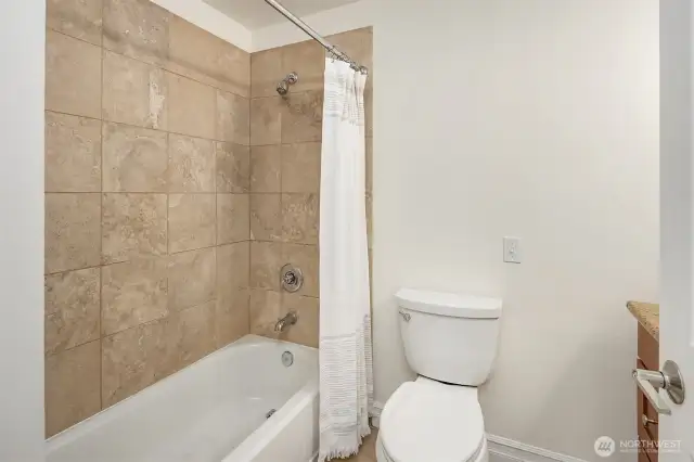 Full bathroom in the hallway.