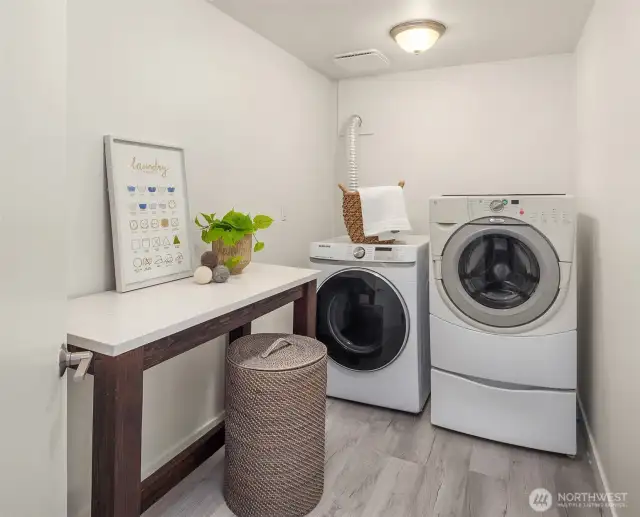 Spacious laundry room.