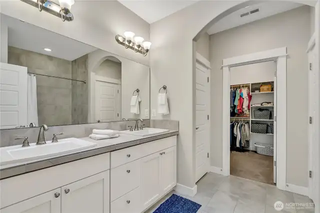 The primary bath has a dual sink vanity, tub/shower combo, linen closet, and walk-in closet.