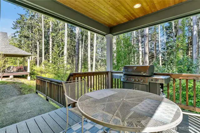 Access to the yard off the deck.