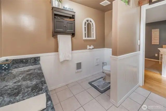 Large space in Primary Bath