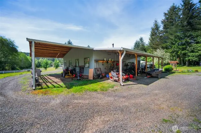 Back of garage / shop. Look at all the covered storage.