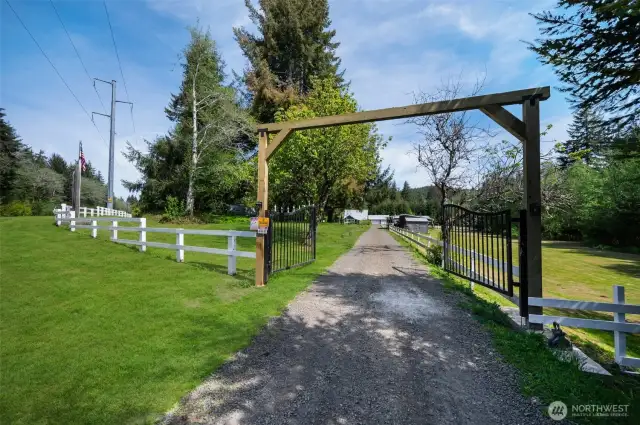 Front Gate    Shut the gate & have complete privacy