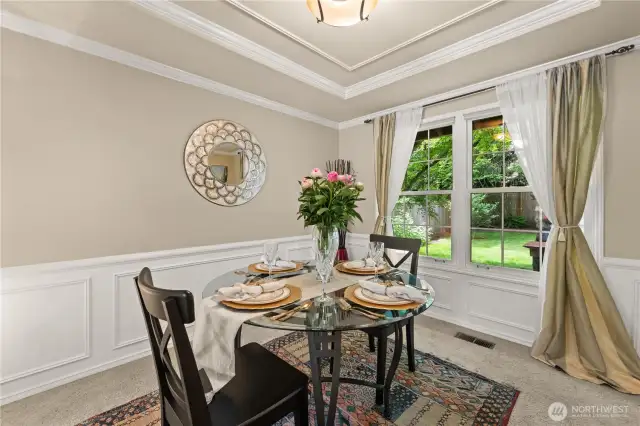Dining area in between the living room and kitchen.
