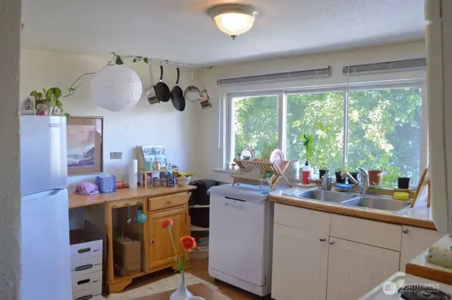 Unit #2 Eat-in Kitchen (2nd FL)