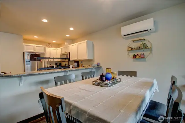 Dining area flows into the kitchen - perfect for entertaining!