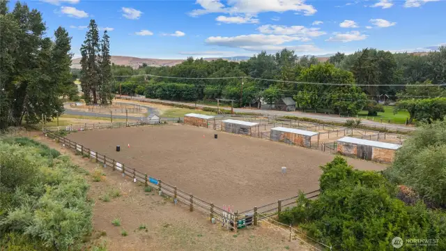 The riding arena is 110x200, PLUS the 70' round pen stays.