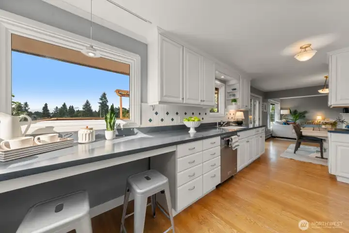 Eating space in kitchen