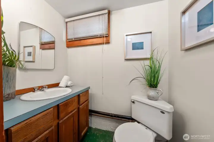 1/2 bath downstairs