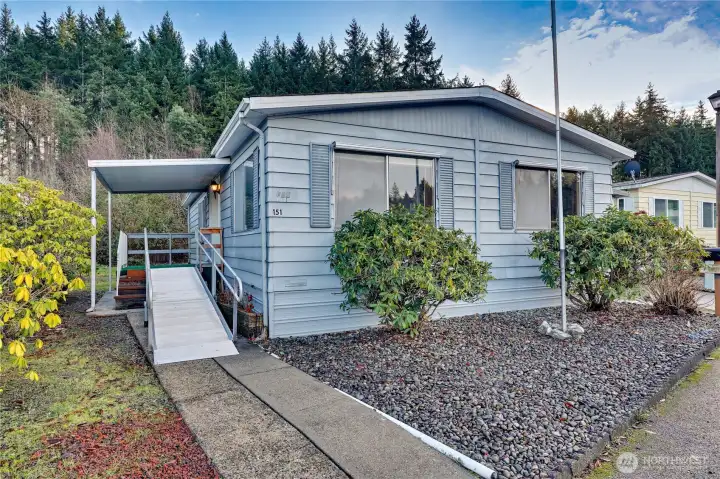 Charming double wide with access ramp, backs to greenbelt.
