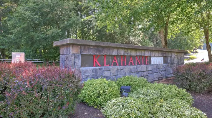Living in Klahanie means access to a wealth of community amenities: two swimming pools, basketball courts, tennis and pickleball courts, miles of scenic trails, several parks and playgrounds, a community pea patch, and tranquil Yellow Lake with its picturesque floating dock. This is more than a home—it’s a lifestyle.