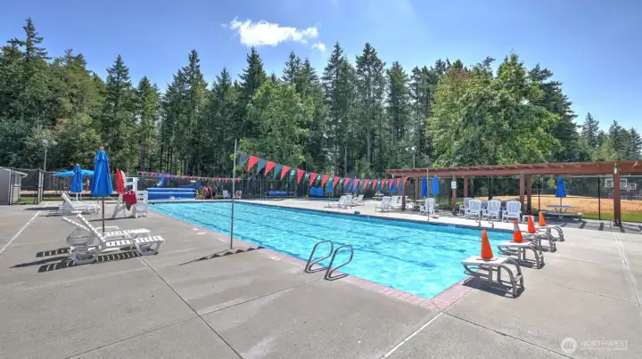 This is the 2nd pool in Klahanie and it has excellent sports courts nearby.