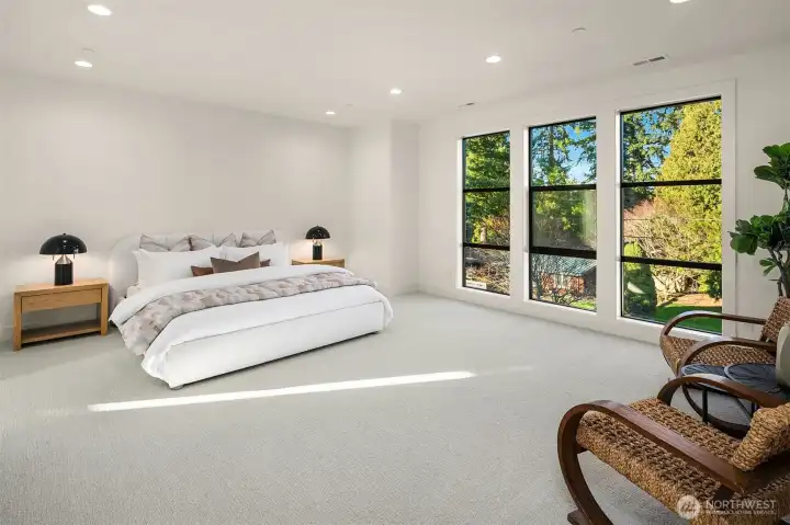 Spacious Main Floor en-suite