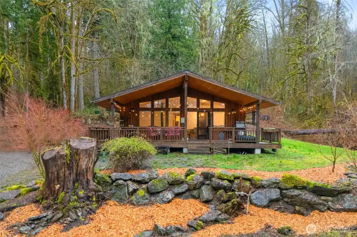 Postcard perfect! Imagine coming home to this jewel every day!