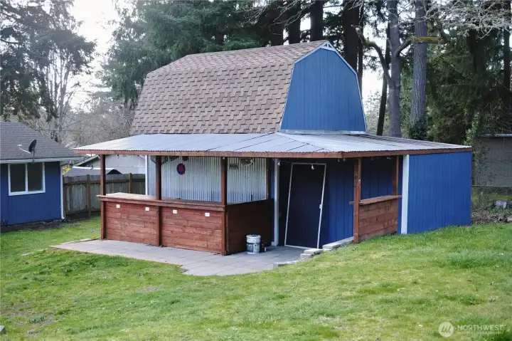 Entertaining area off ADU.