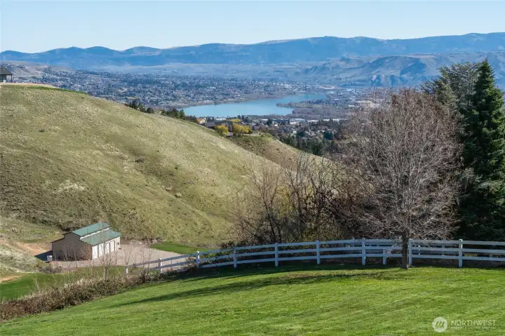 Stunning Valley and River Views!