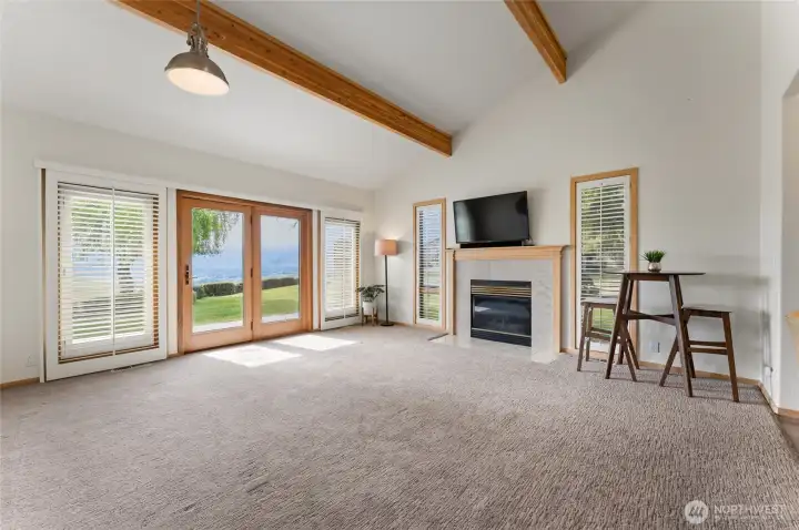 Bright and Light Living Room in 2nd Home