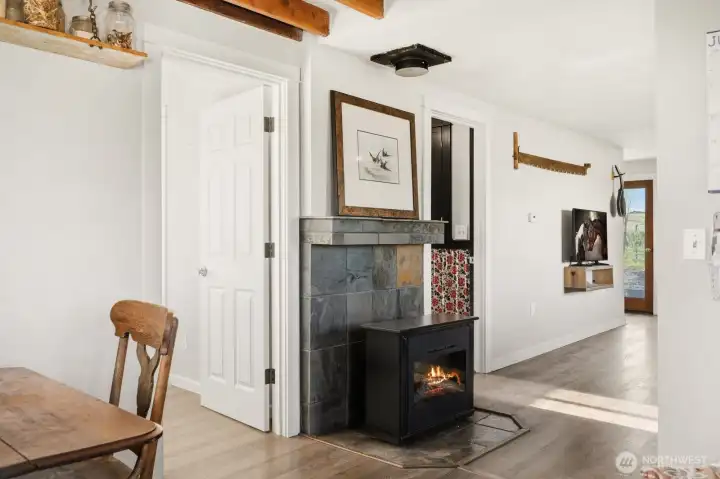 Electric fireplace - flue is present to add woodburning stove
