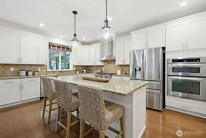 Updated lighting, SS appliances and stone backsplash