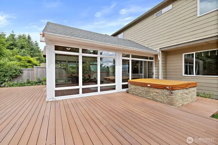 Hot Tub & space for entertaining or outdoor yoga?
