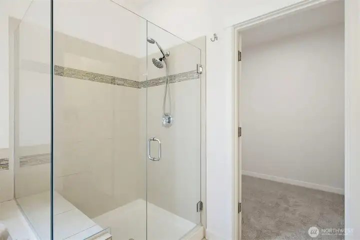 Frameless upgraded shower