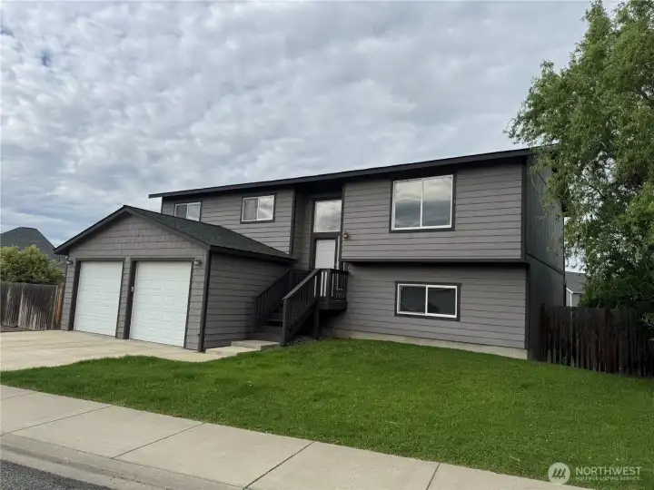 1906 W Peakview Drive