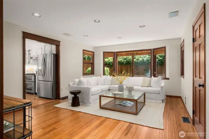 The spacious family room perfect for entertaining! The spacious family room perfect for entertaining!