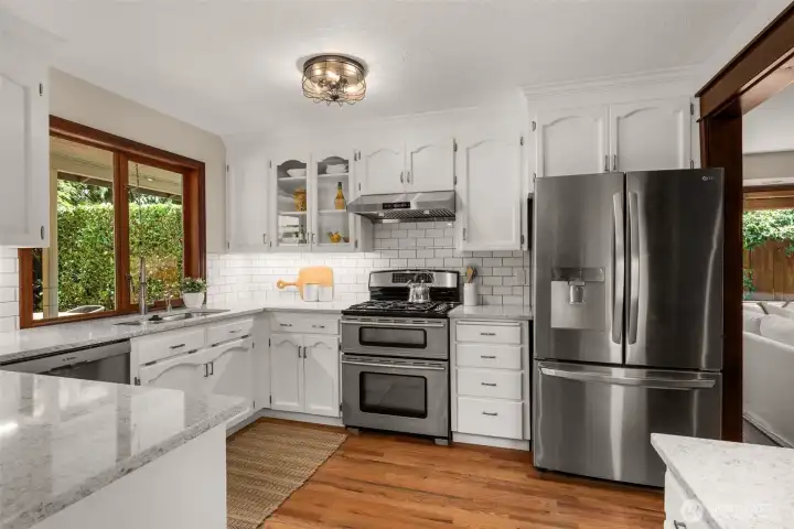 Updated Kitchen with Quartz countertops! Updated Kitchen with Quartz countertops!