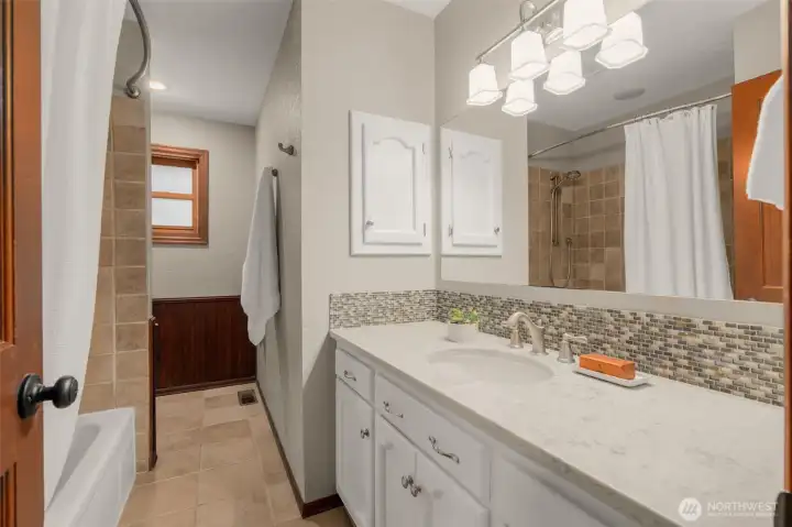 Full Bath on 2nd Floor Full Bath on 2nd Floor