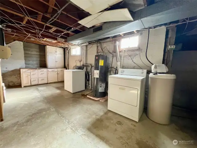 laundry area w laundry chute