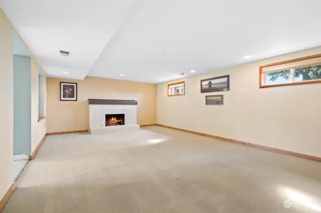 Huge rec room with fireplace