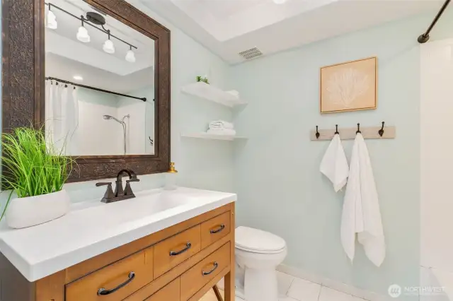 Full bath on 2nd floor