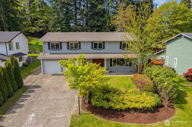 2-stry, 6 bd/3 bth home tucked away on a large 1/4 acre lot.