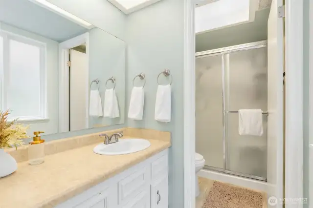 Private 3/4 primary bath