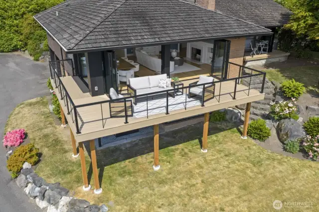 Enjoy the 180 degree views from the wrap around deck with Nana walls.