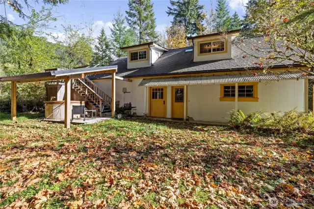 Stuido Entry and Hot Tub