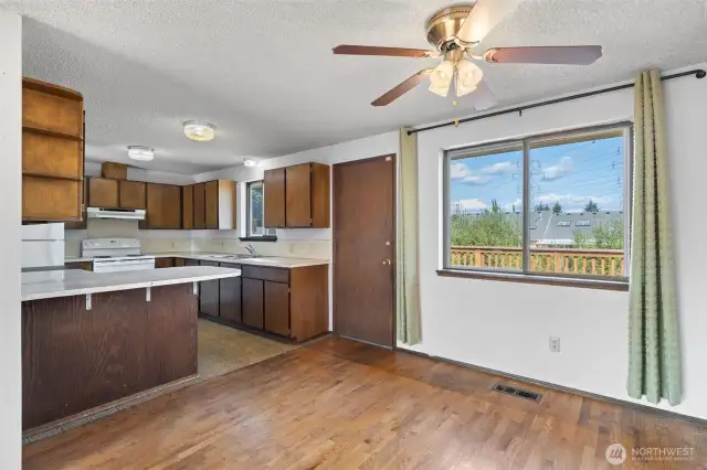 Dining/Kitchen