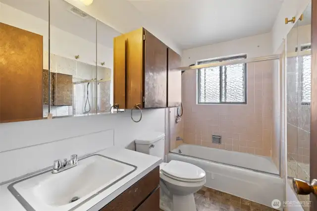 Full Bath on Main