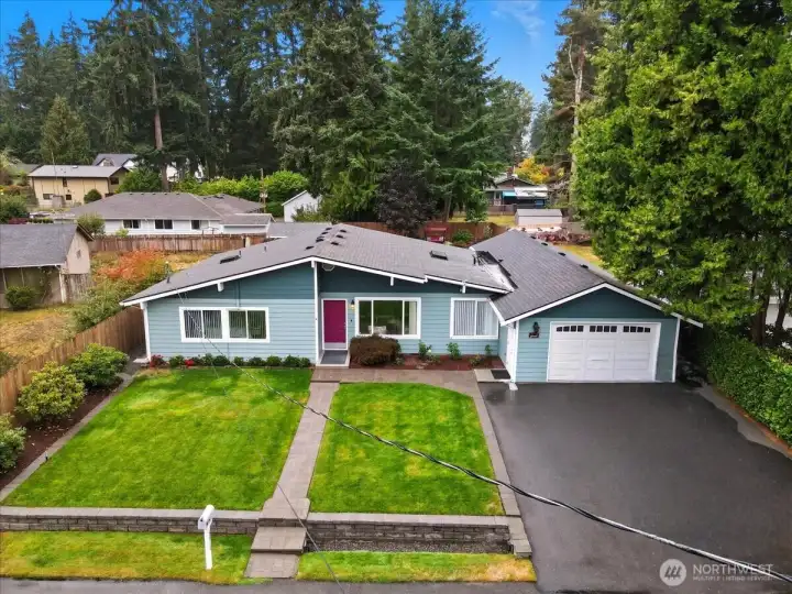 This home sits on a large 10,600+ lot in a cul de sac. close to shopping and the 405. quiet living, yet close to all