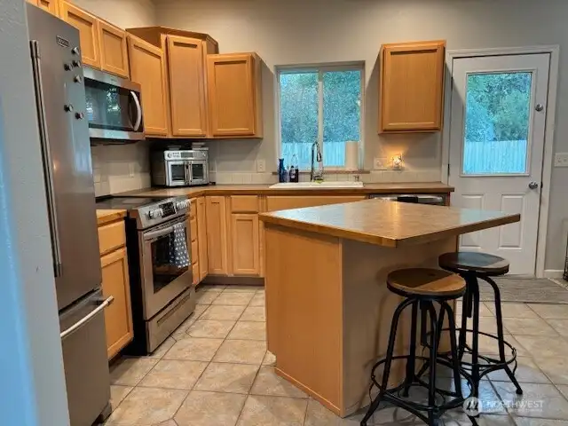 Kitchen with island