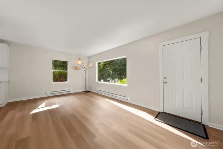 Living Room/Entry