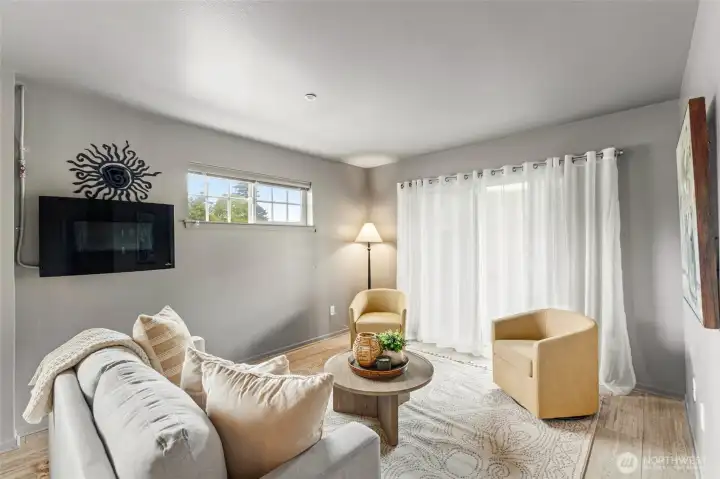 Enjoy the cozy fireplace and also the access to the outside! Enjoy the cozy fireplace and also the access to the outside!